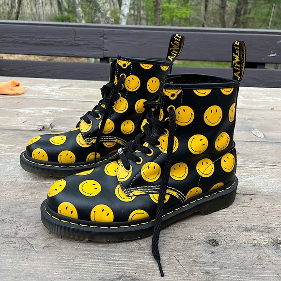 Dr. Martens Shoes - Smiley Dr Marten Limited Edition